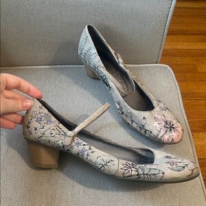 🌺Camper Leather Floral Mary Jane Baby Heels